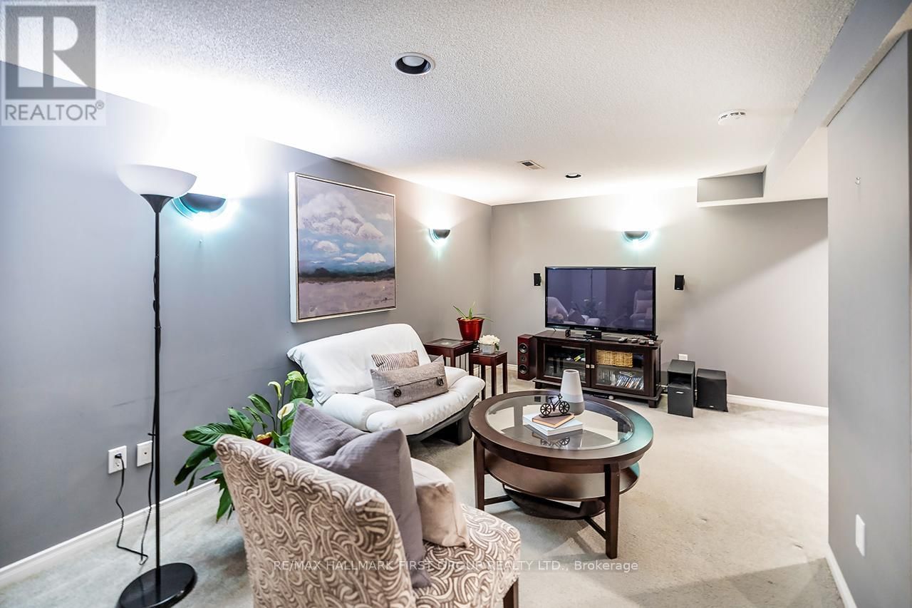 1 WATERSDOWN CRESCENT Image 34