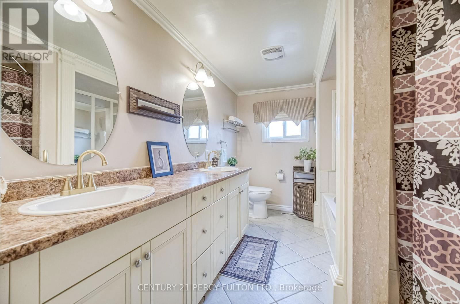 82 CHAPMAN DRIVE Image 24