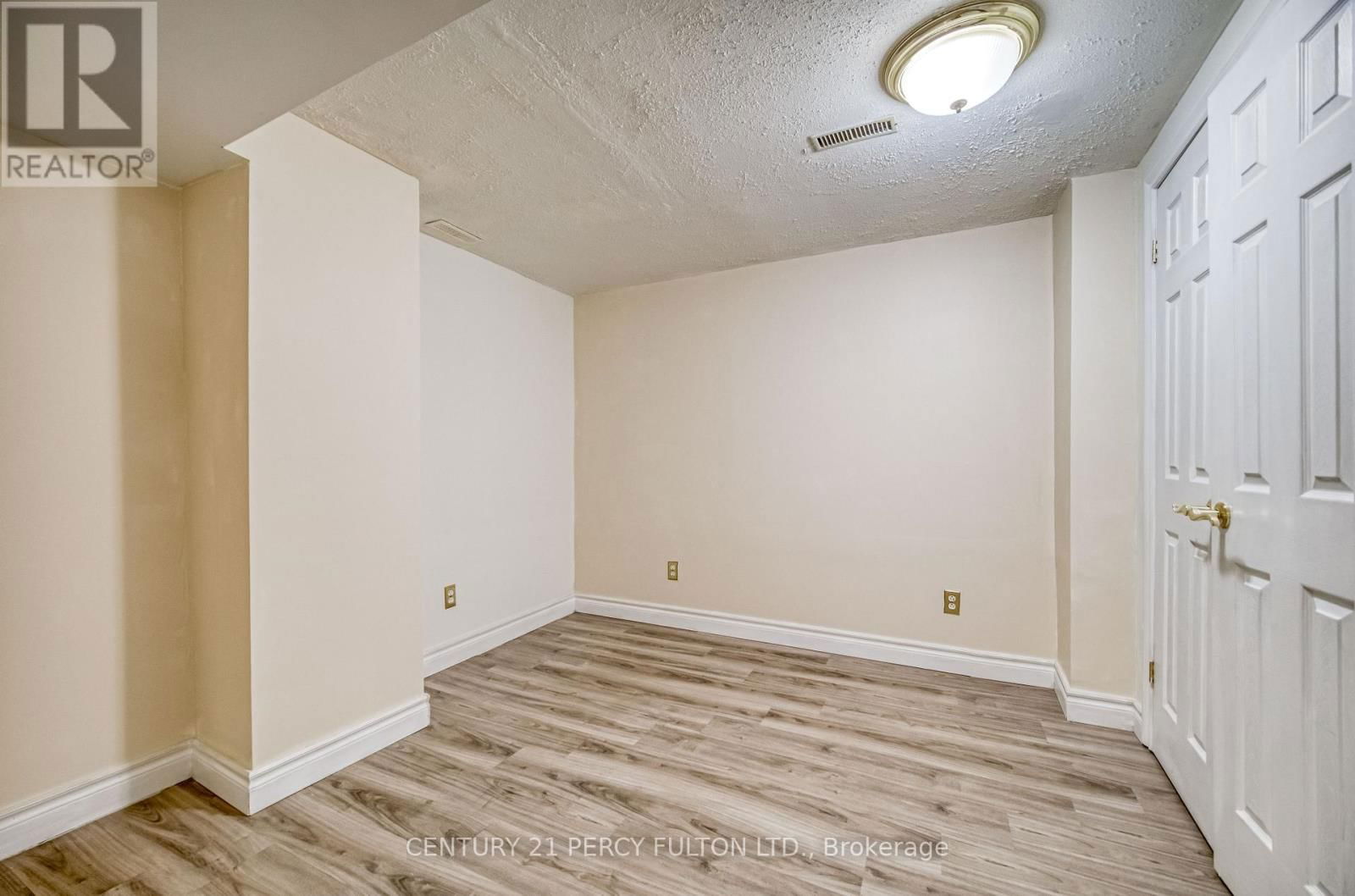 82 CHAPMAN DRIVE Image 32