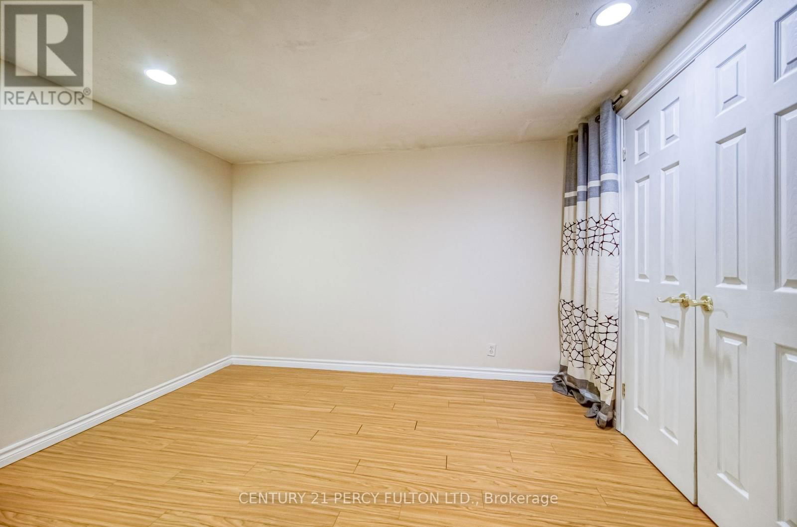 82 CHAPMAN DRIVE Image 33