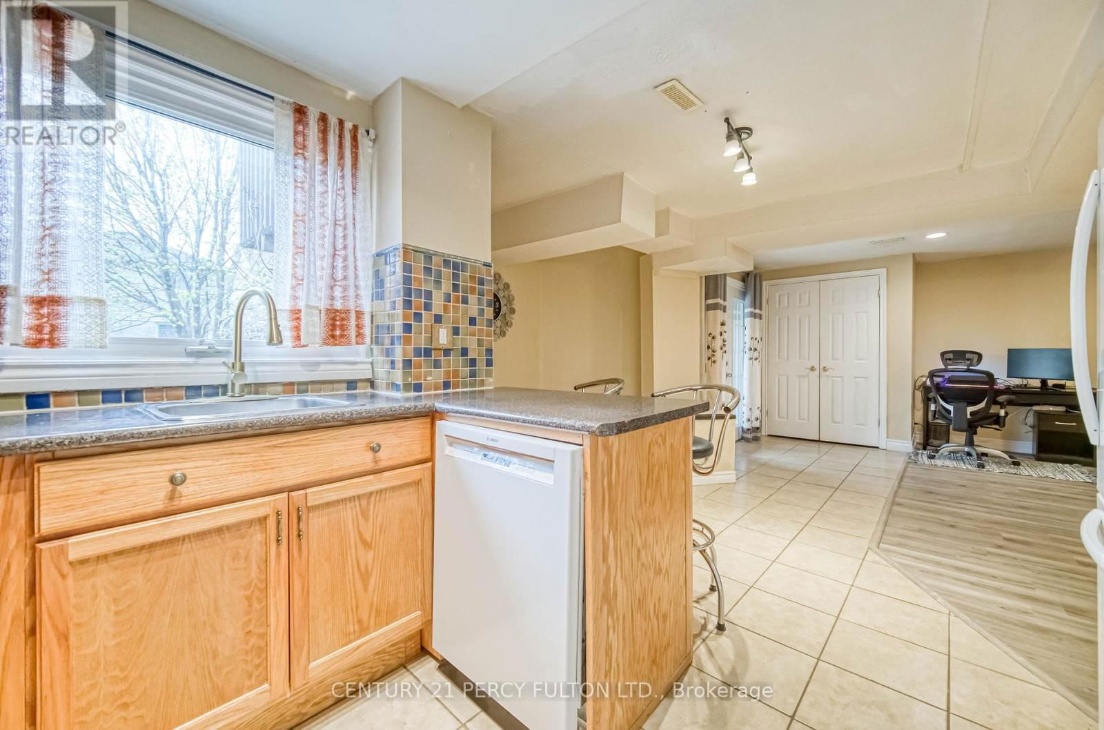 82 CHAPMAN DRIVE Image 39