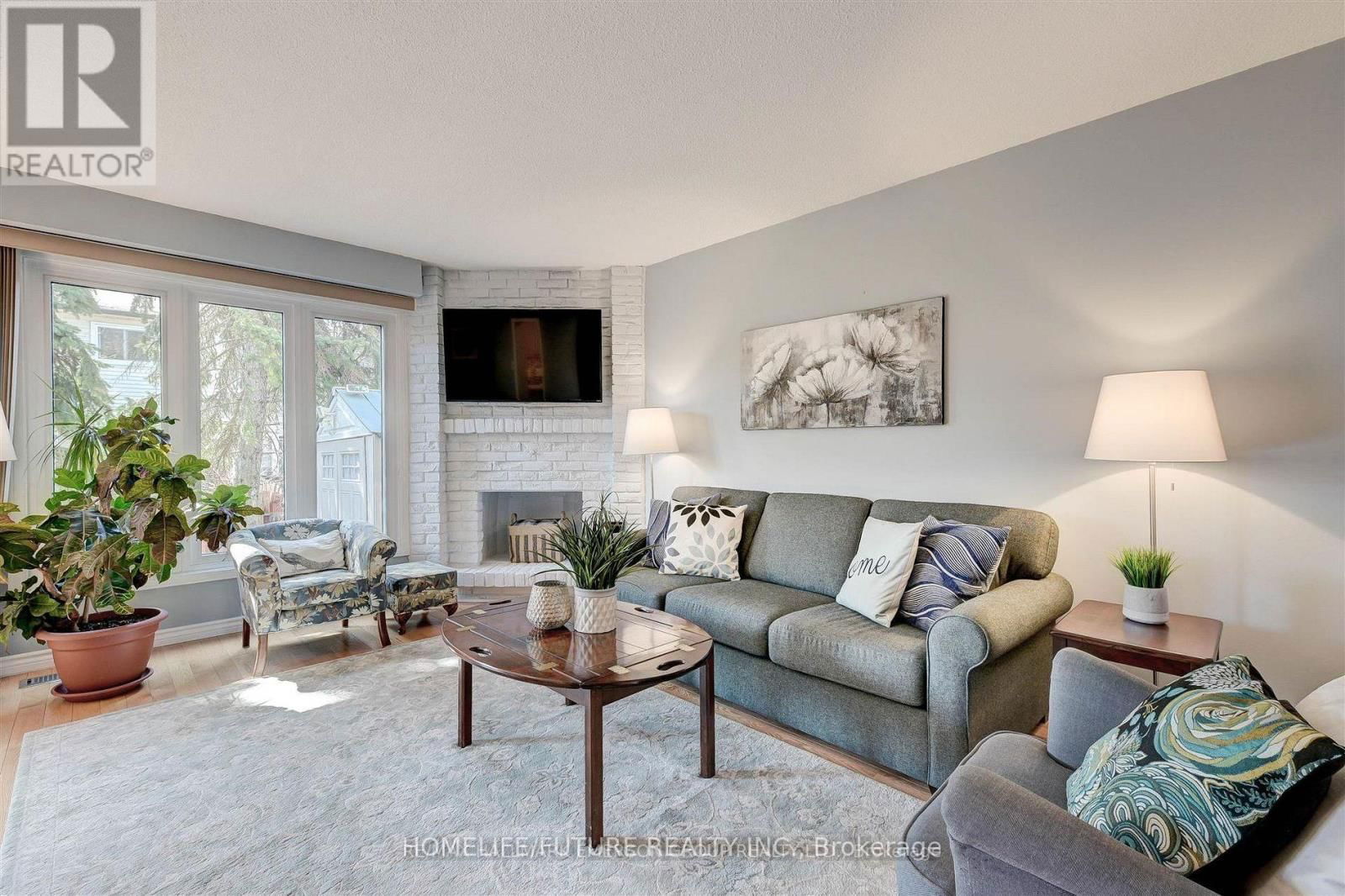 Main - 125 GRANADA CRESCENT Image 12