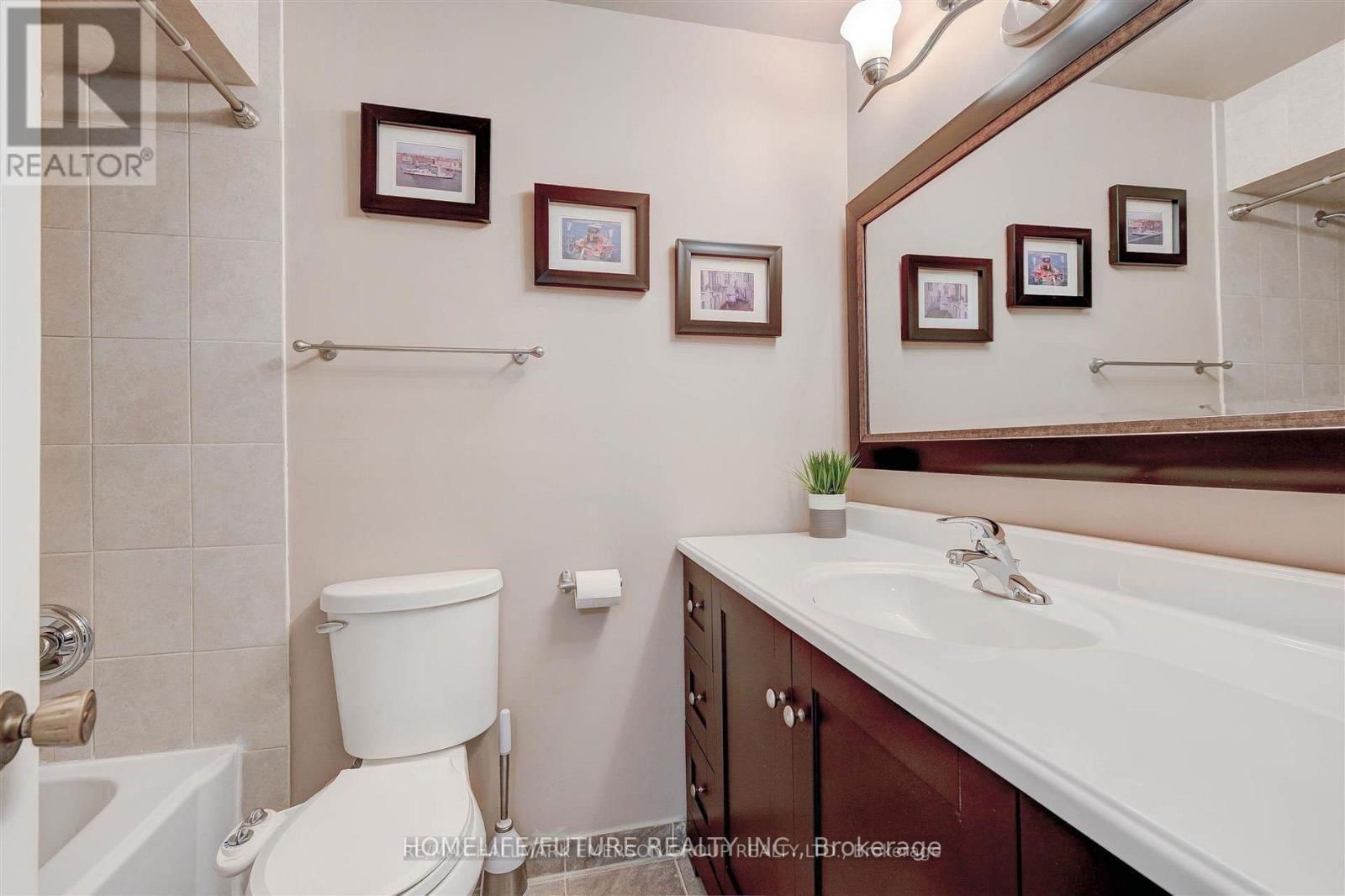 Main - 125 GRANADA CRESCENT Image 16