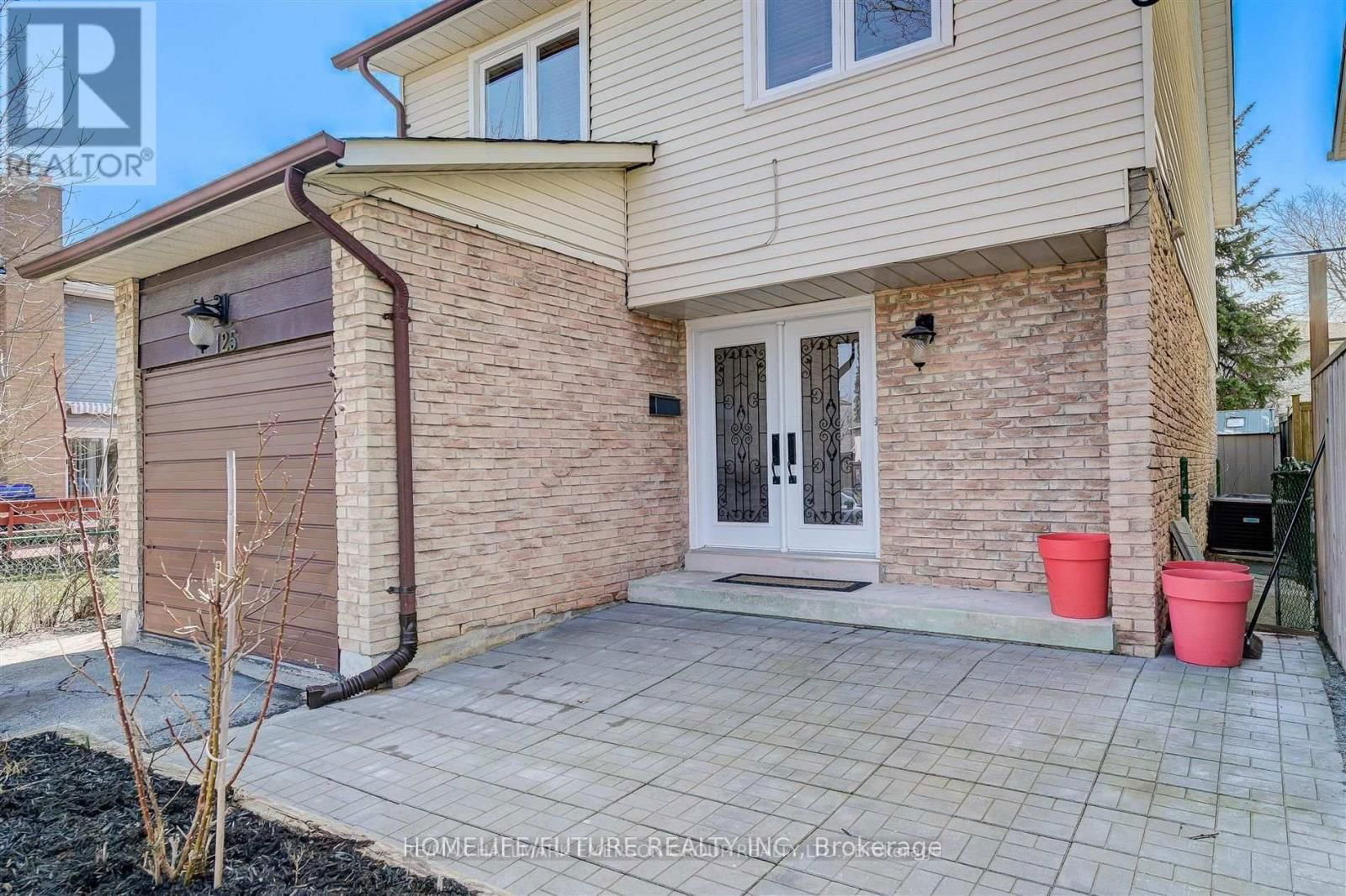 Main - 125 GRANADA CRESCENT Image 2