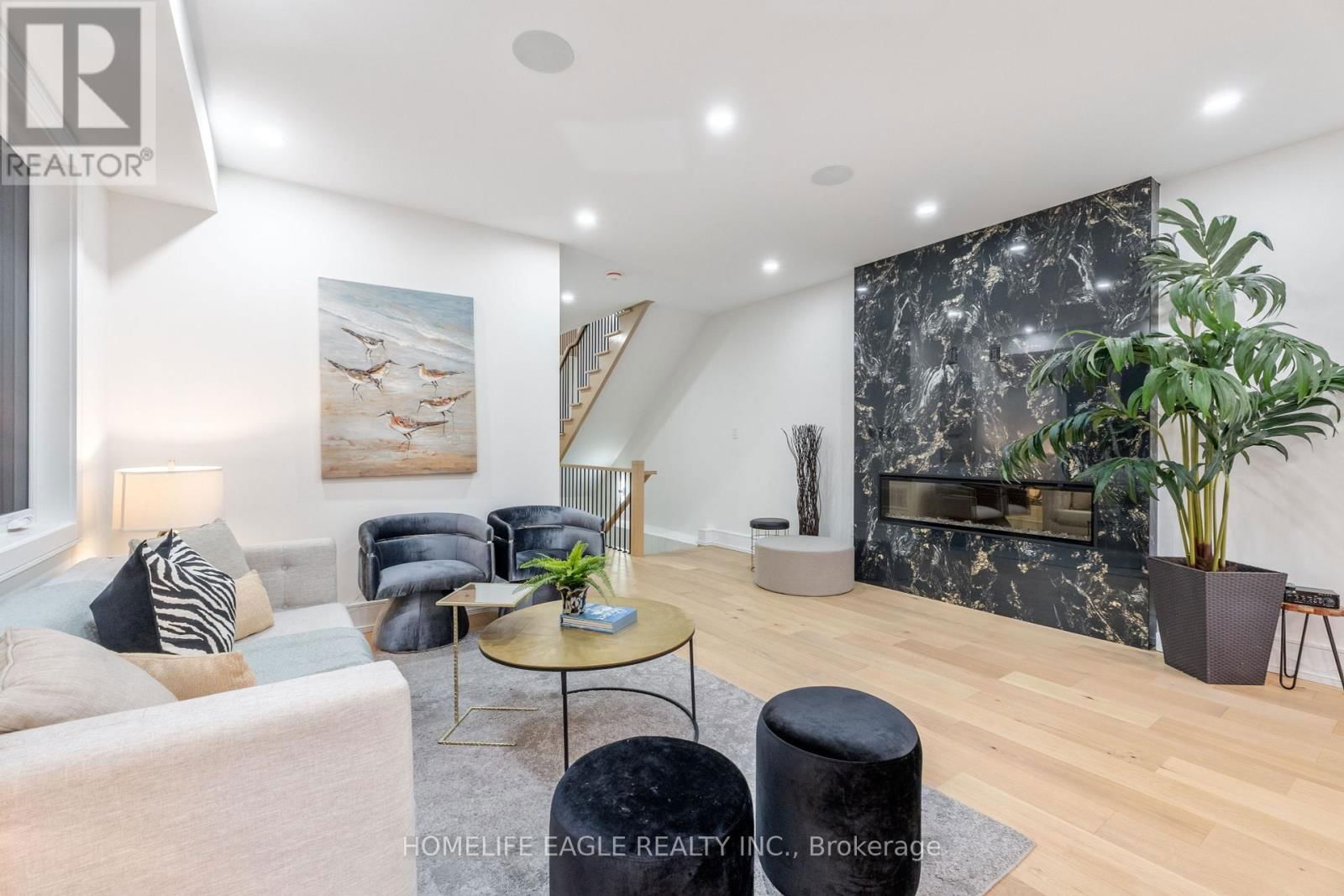 109B HEALE AVENUE Image 4