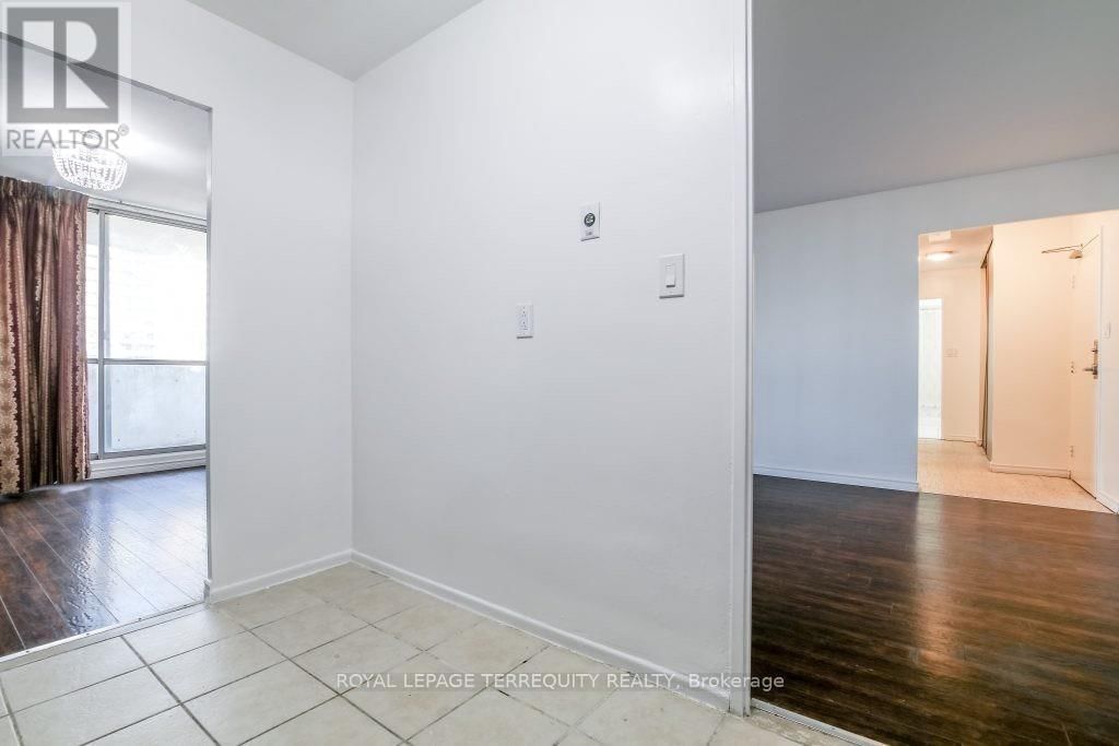 1512 - 5 MASSEY SQUARE Image 14