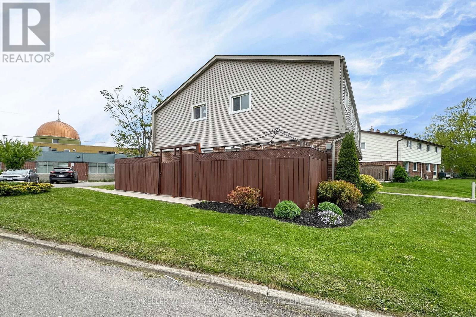 4 units - 743 CYPRESS AVENUE Image 2