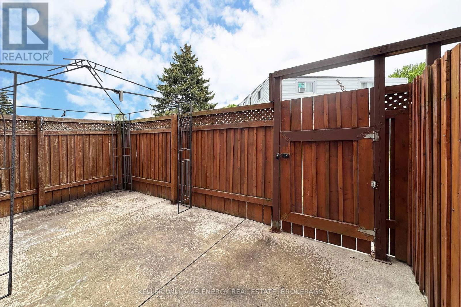 4 units - 743 CYPRESS AVENUE Image 9