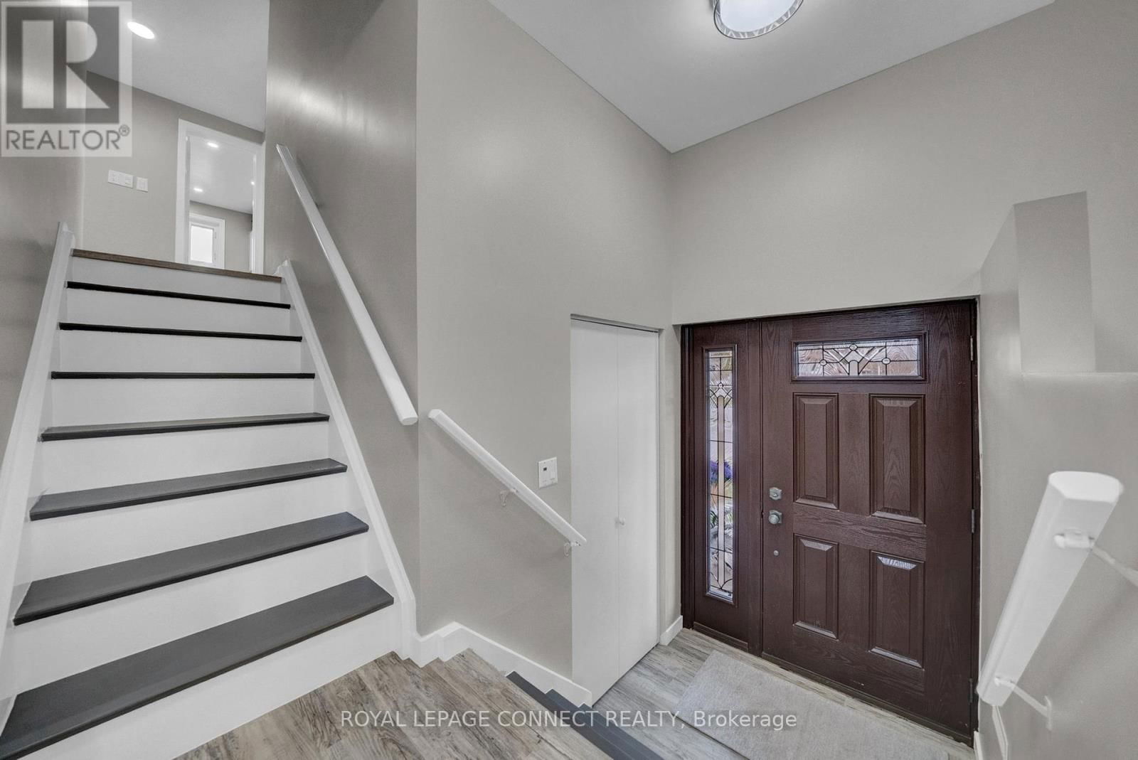 8 GRAHAM COURT Image 16