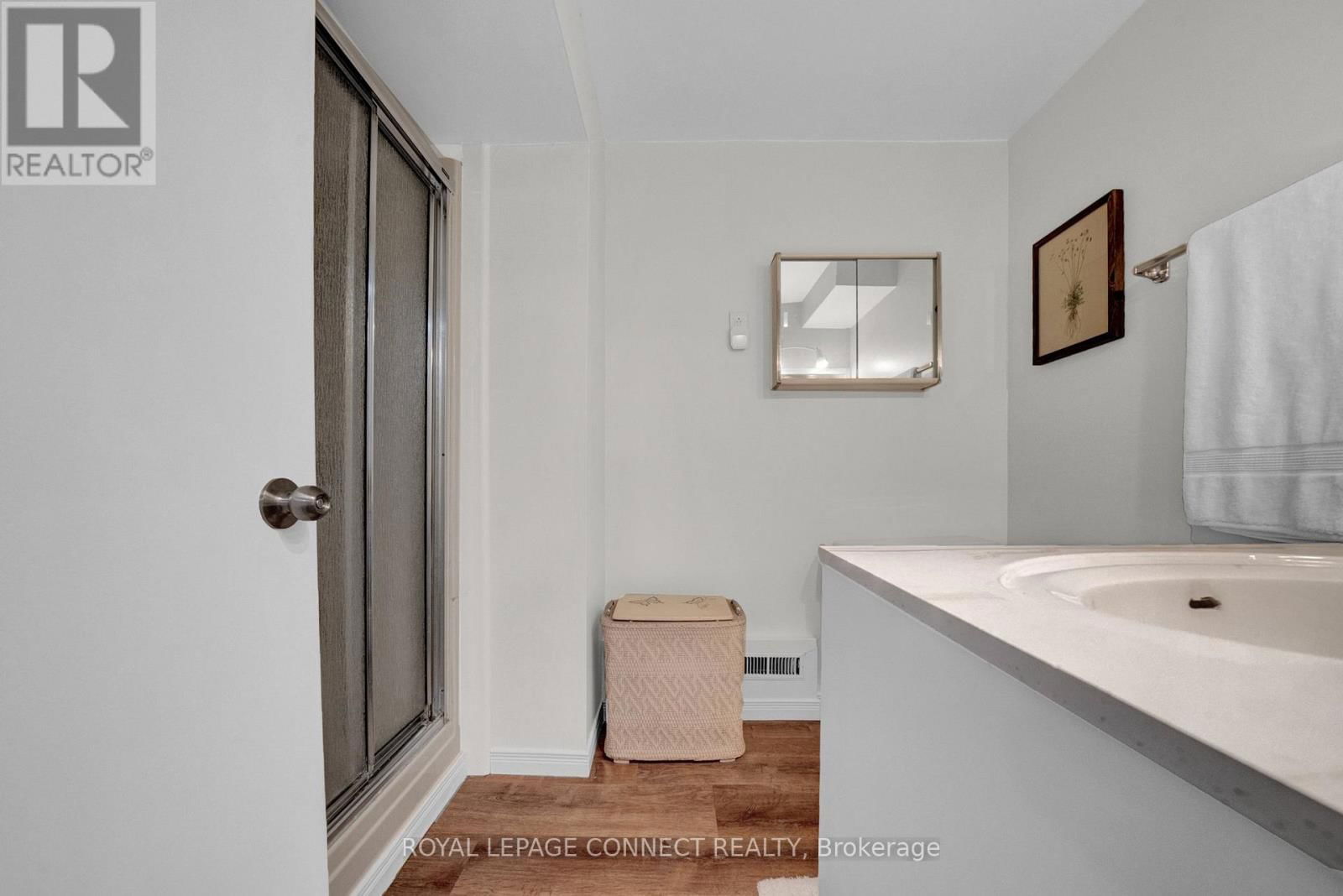 8 GRAHAM COURT Image 30