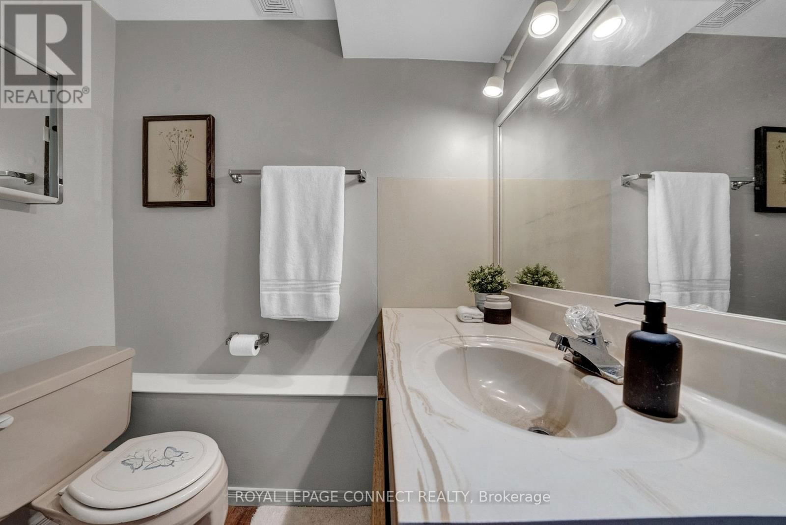 8 GRAHAM COURT Image 31