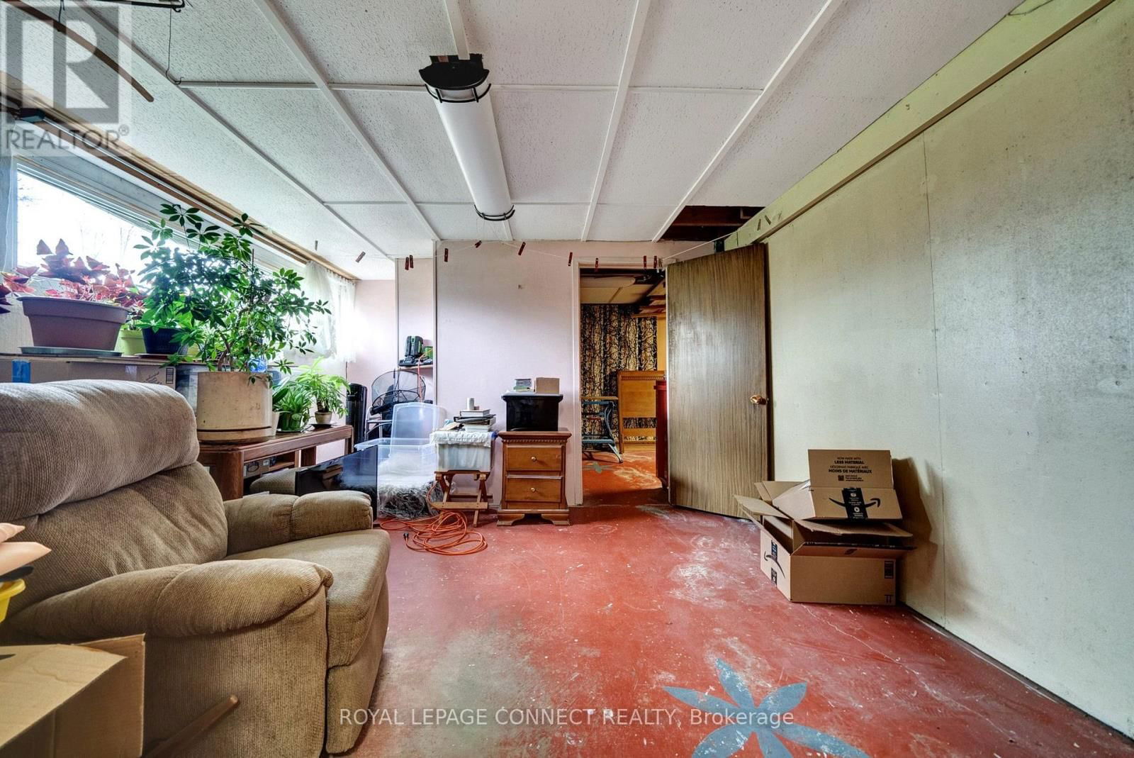 8 GRAHAM COURT Image 32