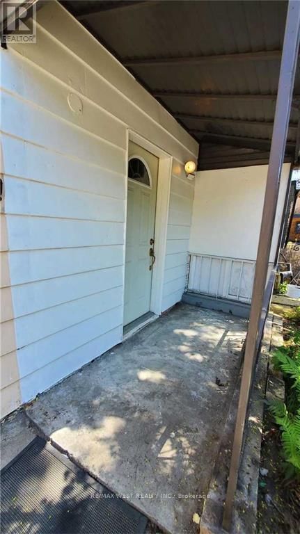 B (BACK) - 66 DAGMAR AVENUE Image 5