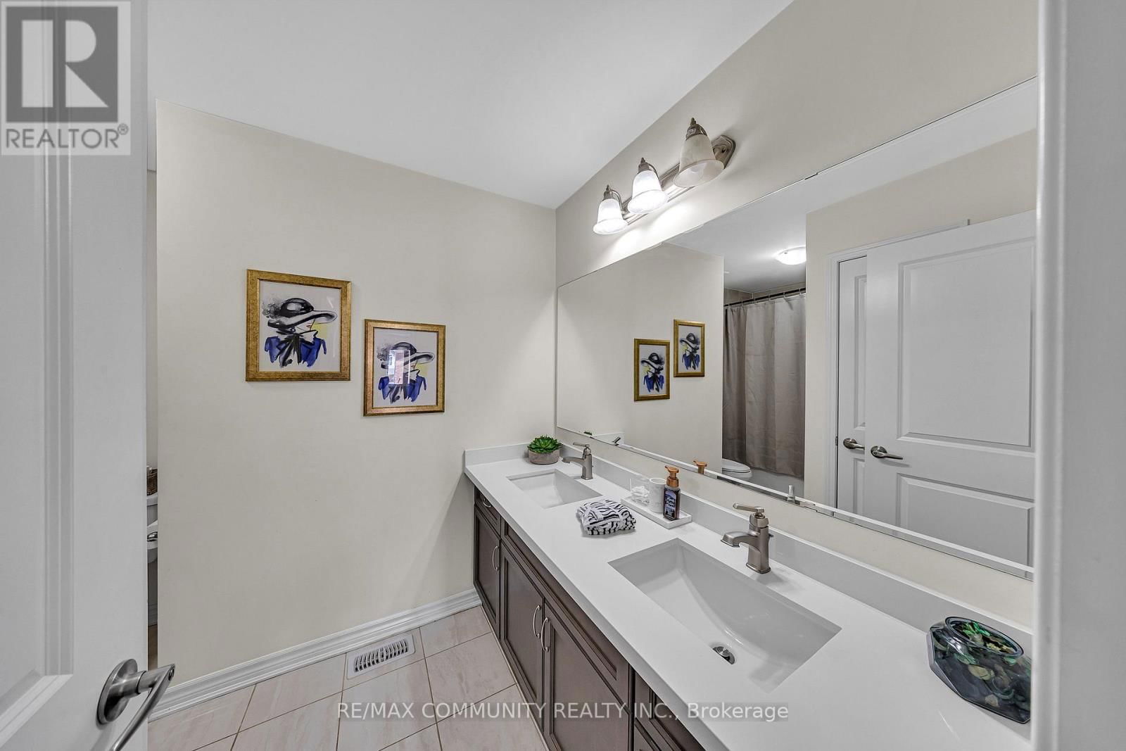 1055 FOXTAIL CRESCENT EAST Image 30