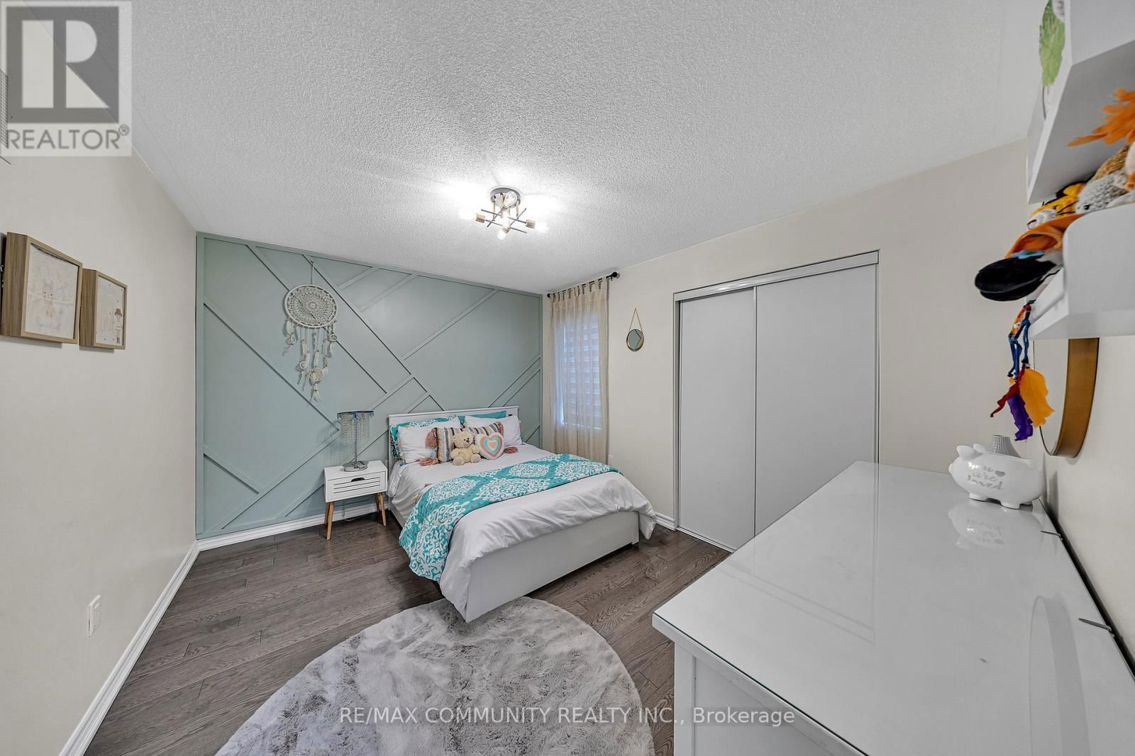 1055 FOXTAIL CRESCENT EAST Image 31