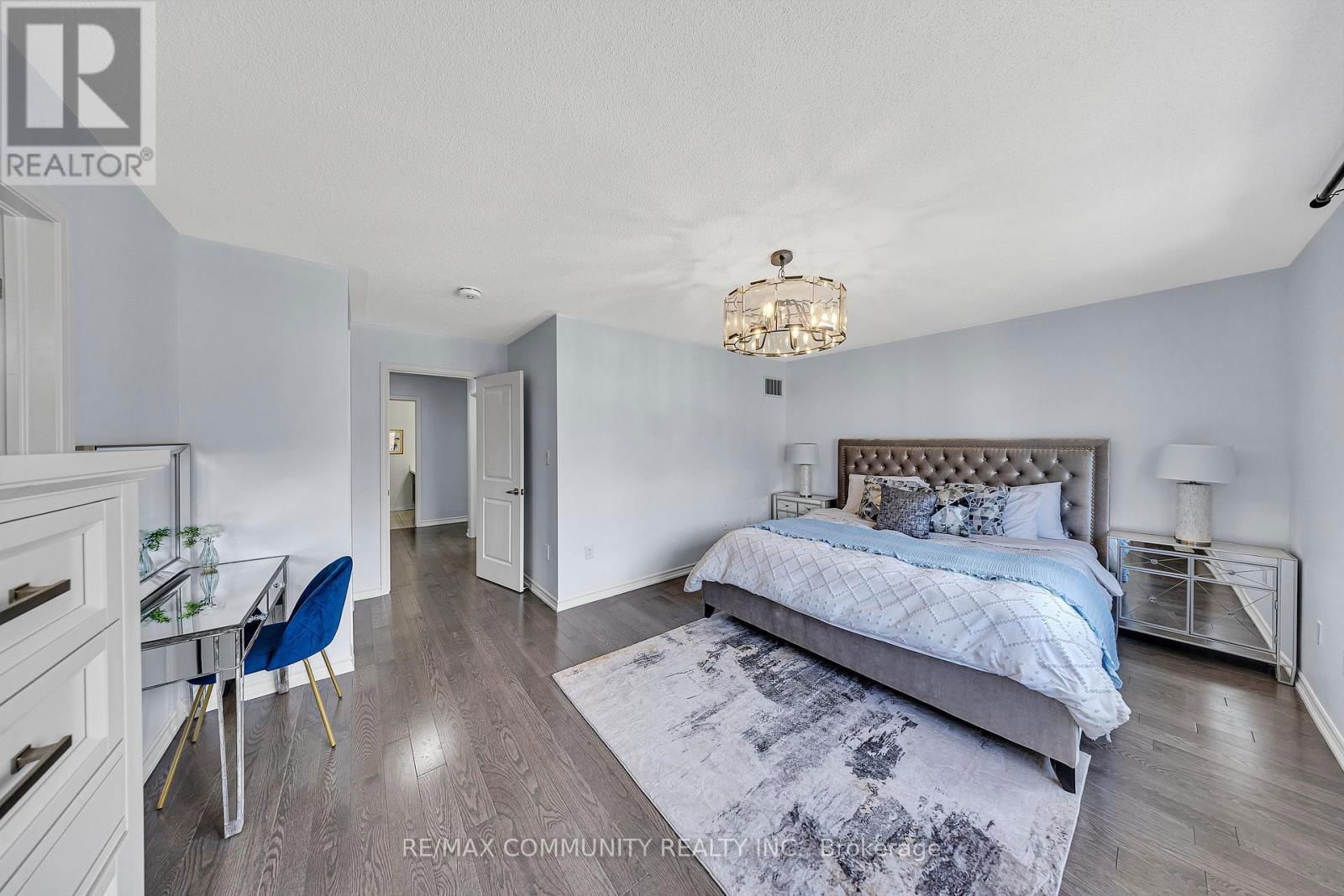 1055 FOXTAIL CRESCENT EAST Image 36