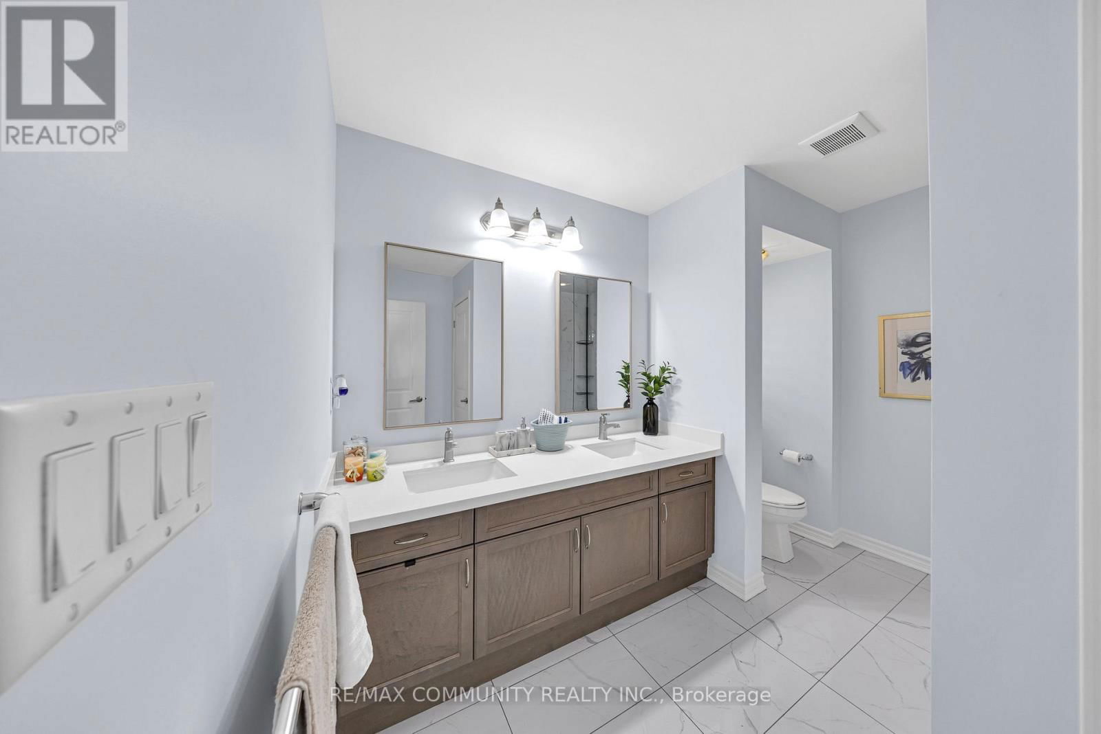 1055 FOXTAIL CRESCENT EAST Image 37