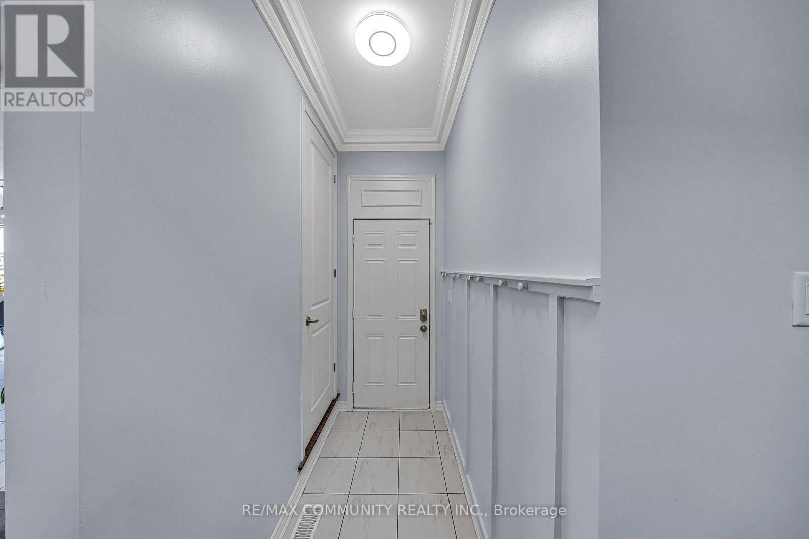1055 FOXTAIL CRESCENT EAST Image 9