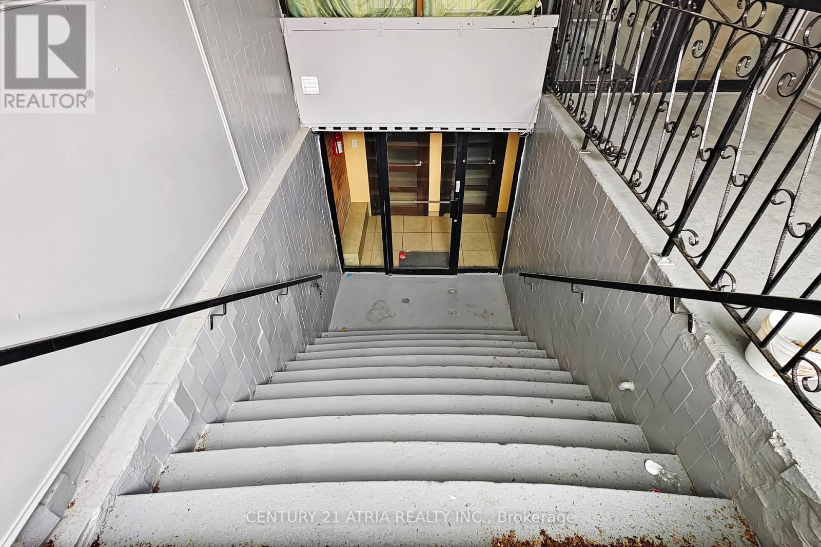 Lower - 2828 DANFORTH AVENUE Image 6