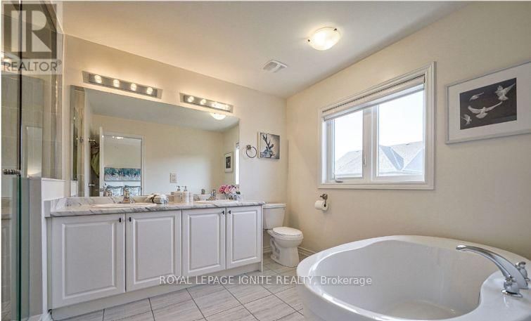 61 MOUNTAINSIDE CRESCENT Image 11