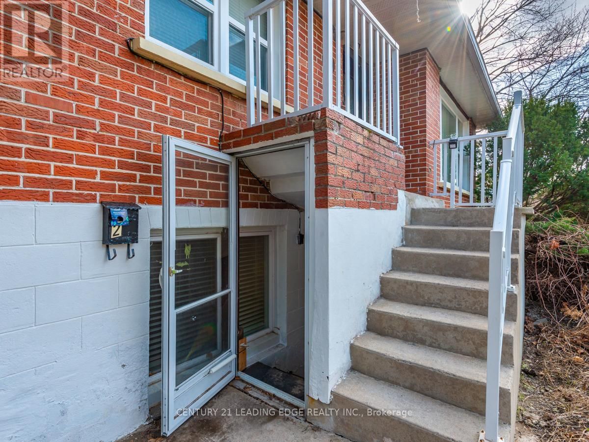 Main - 301 MAPLE STREET EAST Image 3