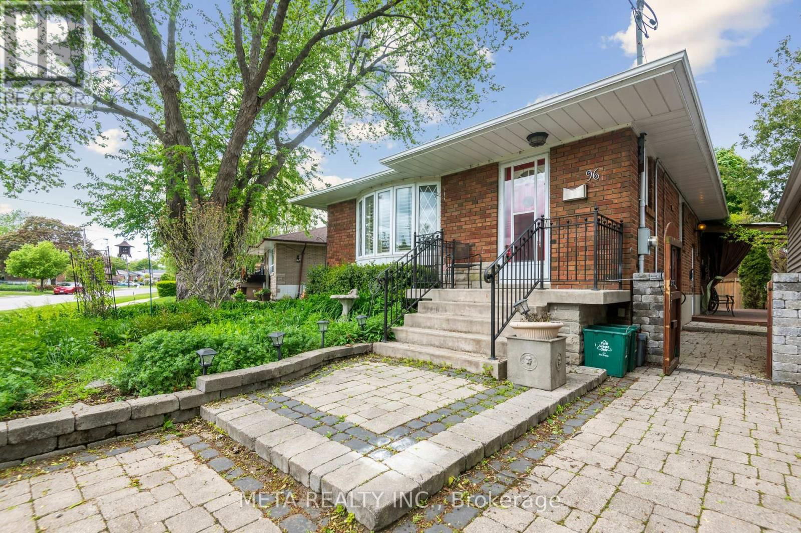 96 SHROPSHIRE DRIVE Image 1