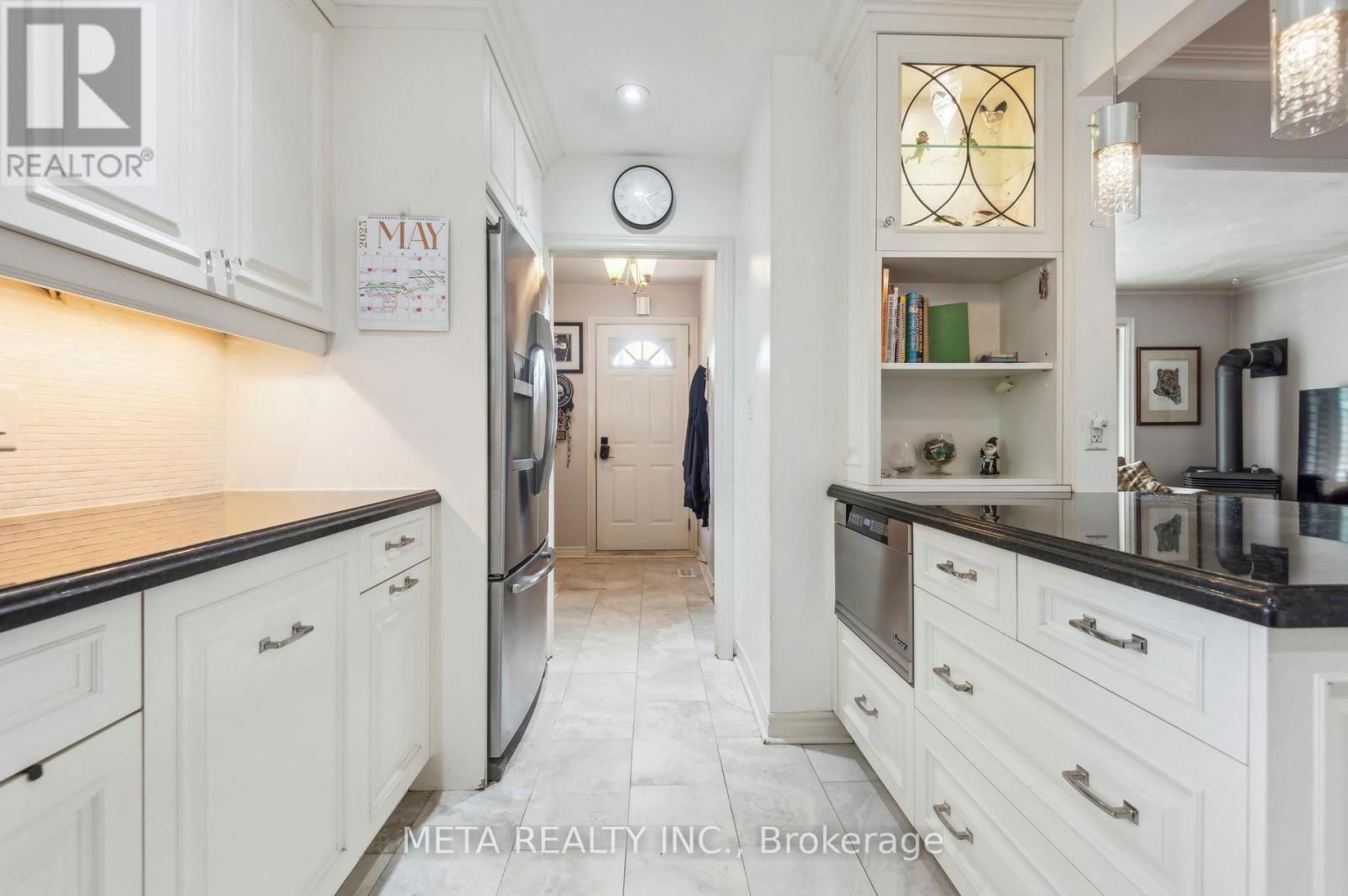 96 SHROPSHIRE DRIVE Image 14