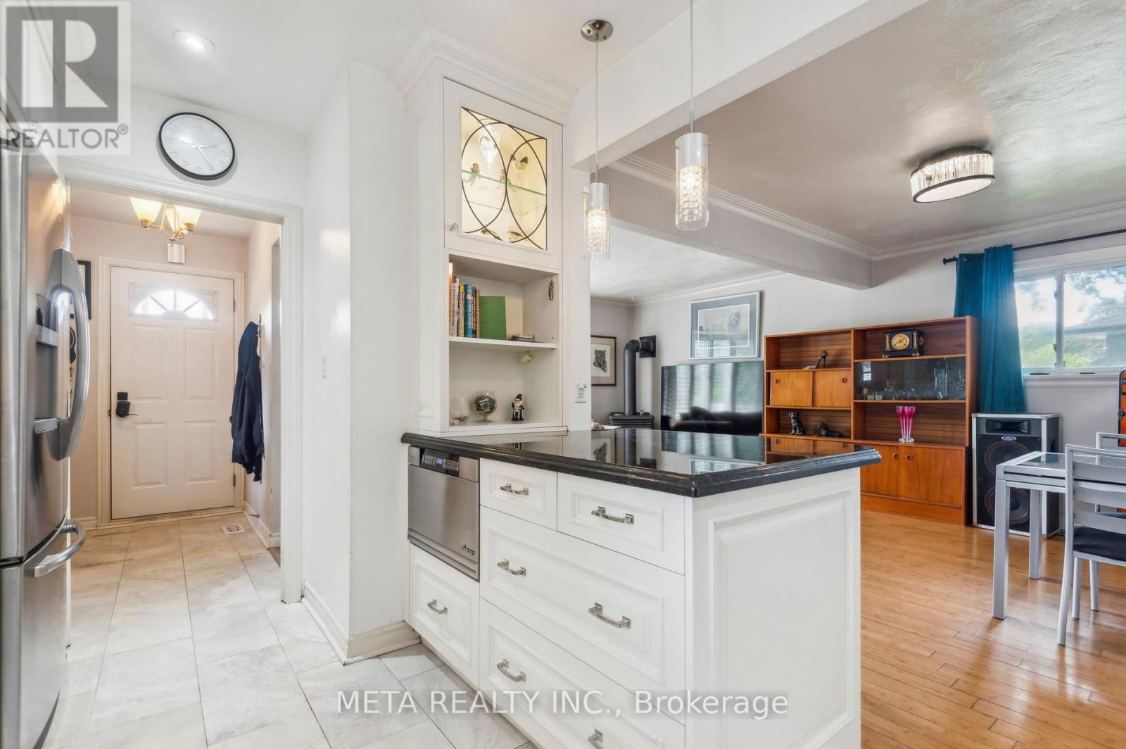 96 SHROPSHIRE DRIVE Image 15