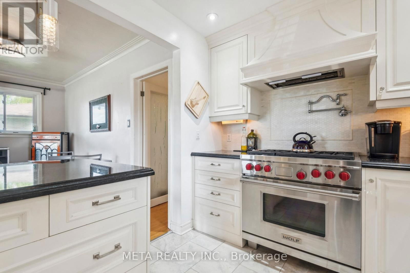 96 SHROPSHIRE DRIVE Image 16