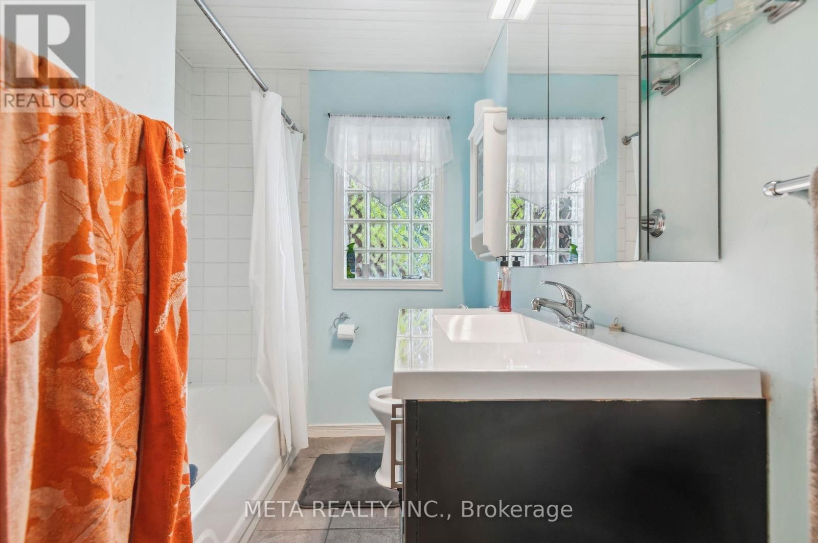 96 SHROPSHIRE DRIVE Image 18