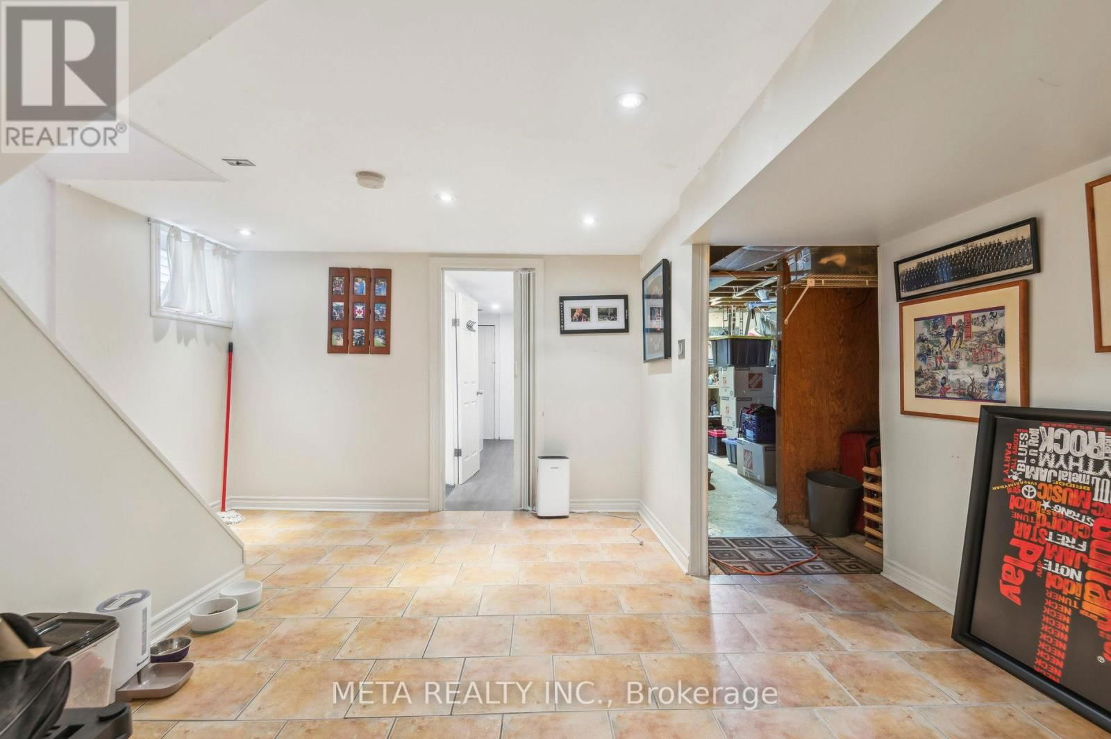 96 SHROPSHIRE DRIVE Image 28