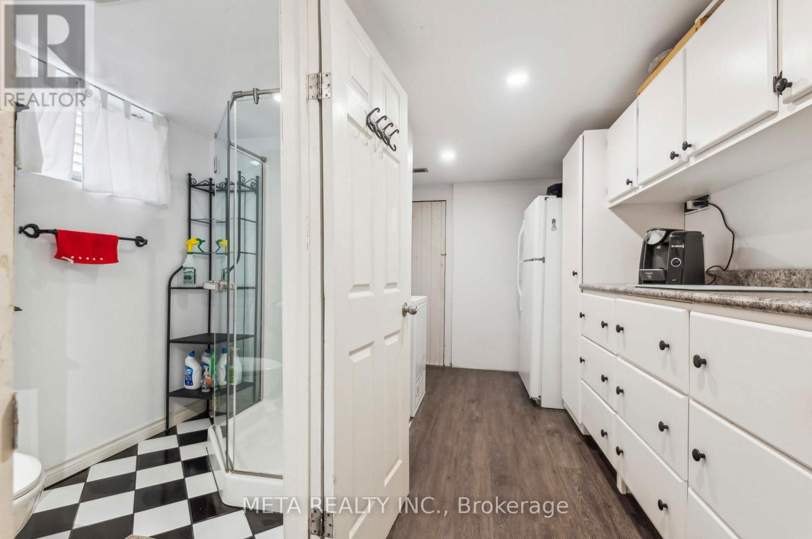 96 SHROPSHIRE DRIVE Image 31