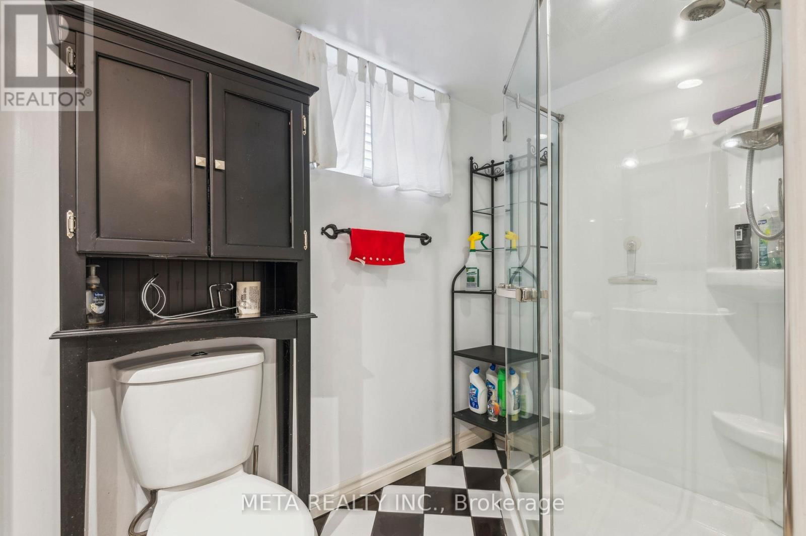 96 SHROPSHIRE DRIVE Image 33