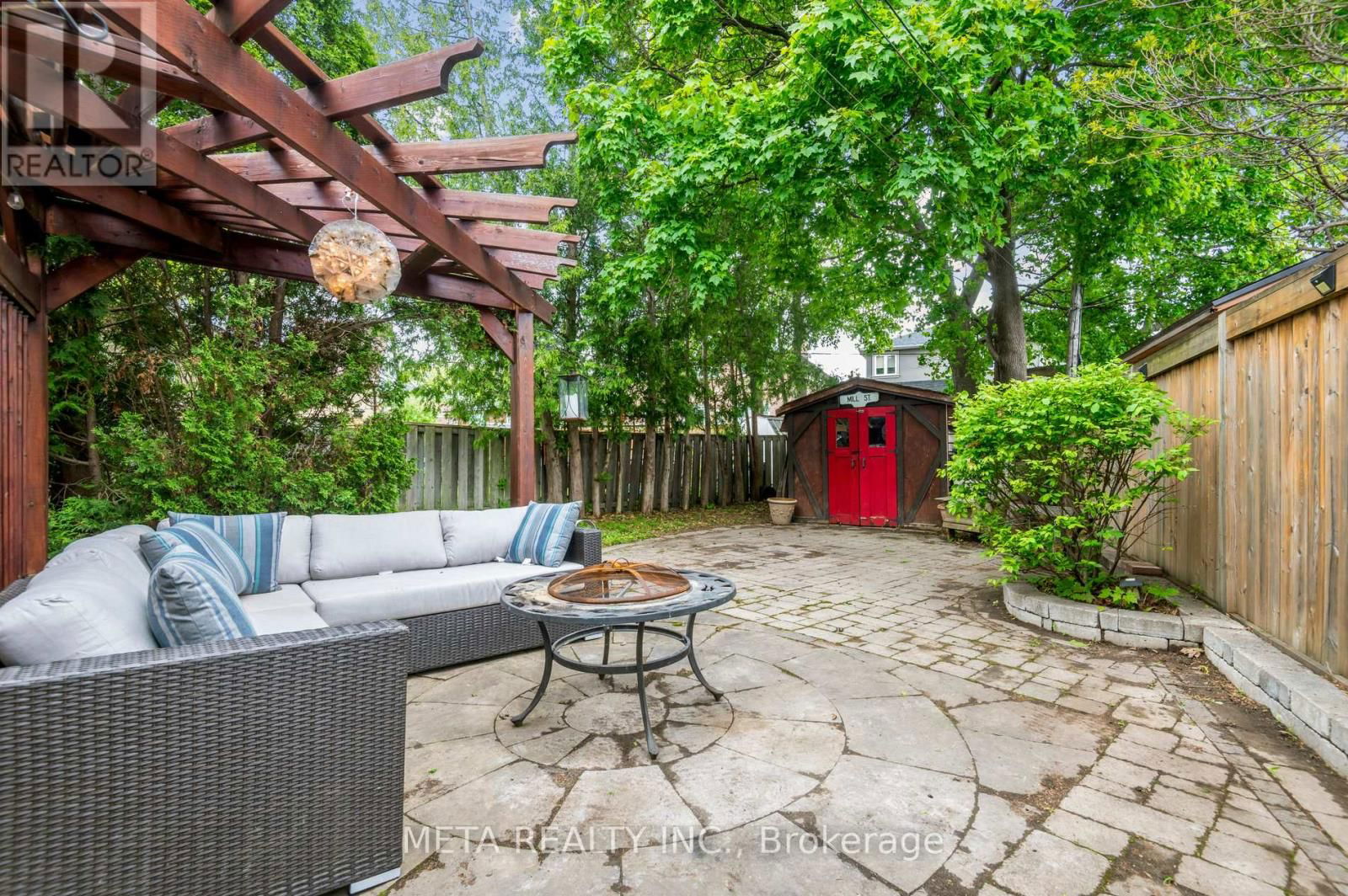 96 SHROPSHIRE DRIVE Image 35