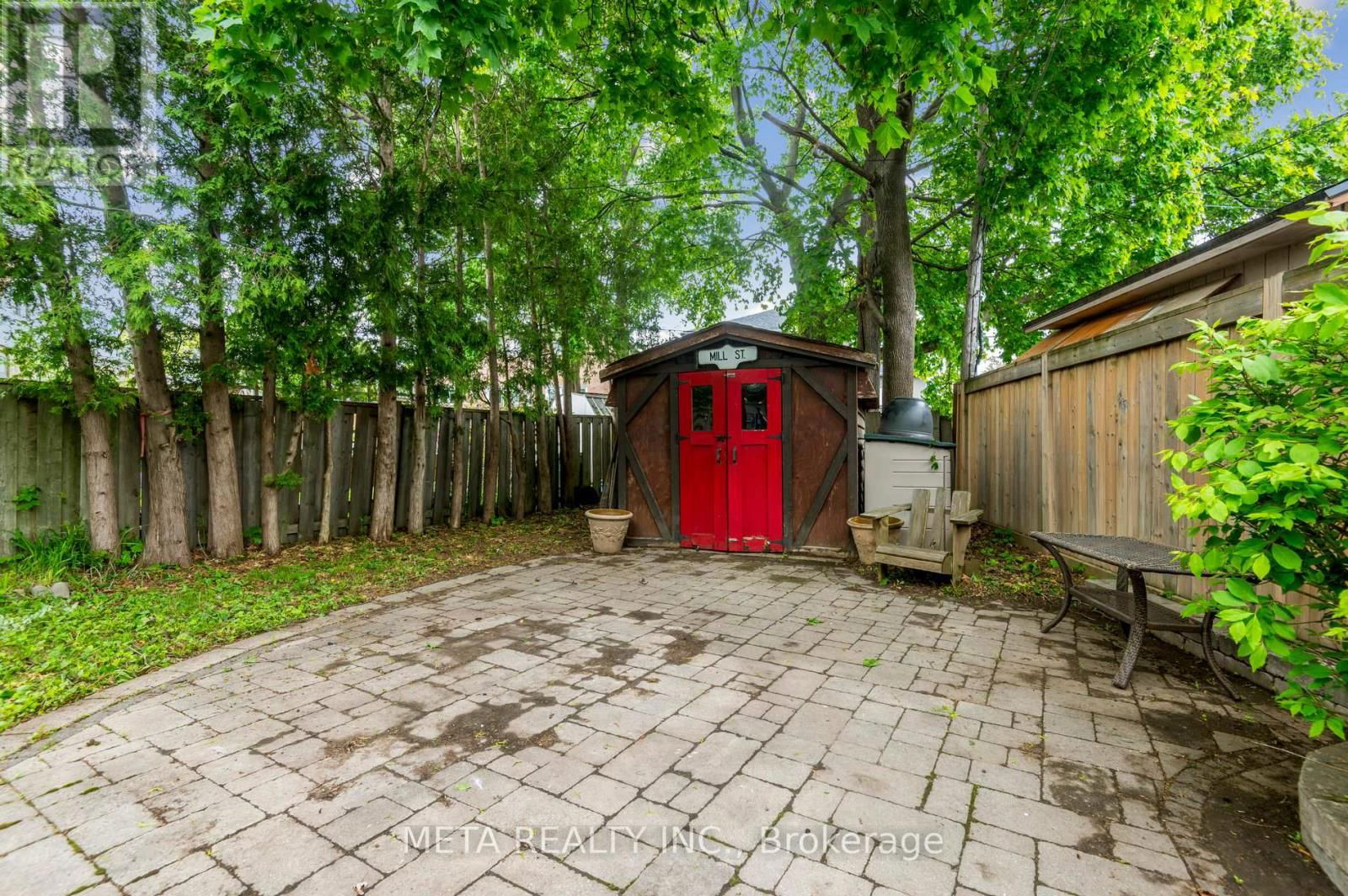 96 SHROPSHIRE DRIVE Image 36