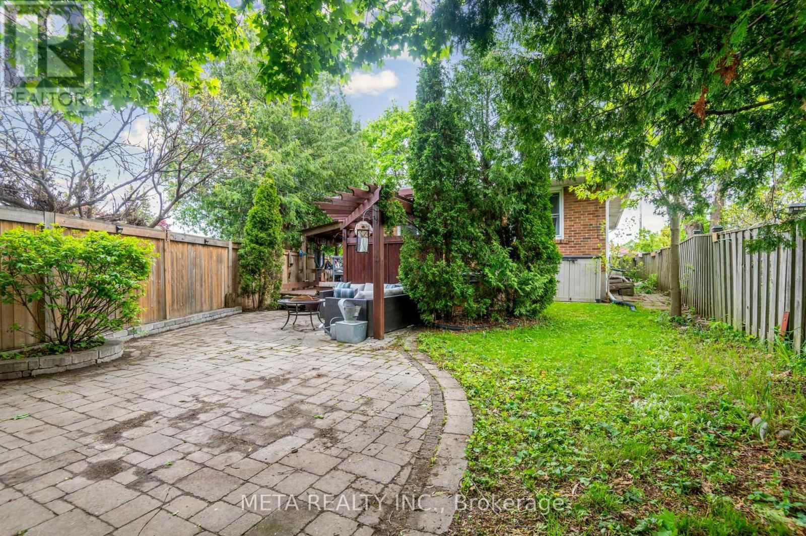 96 SHROPSHIRE DRIVE Image 38