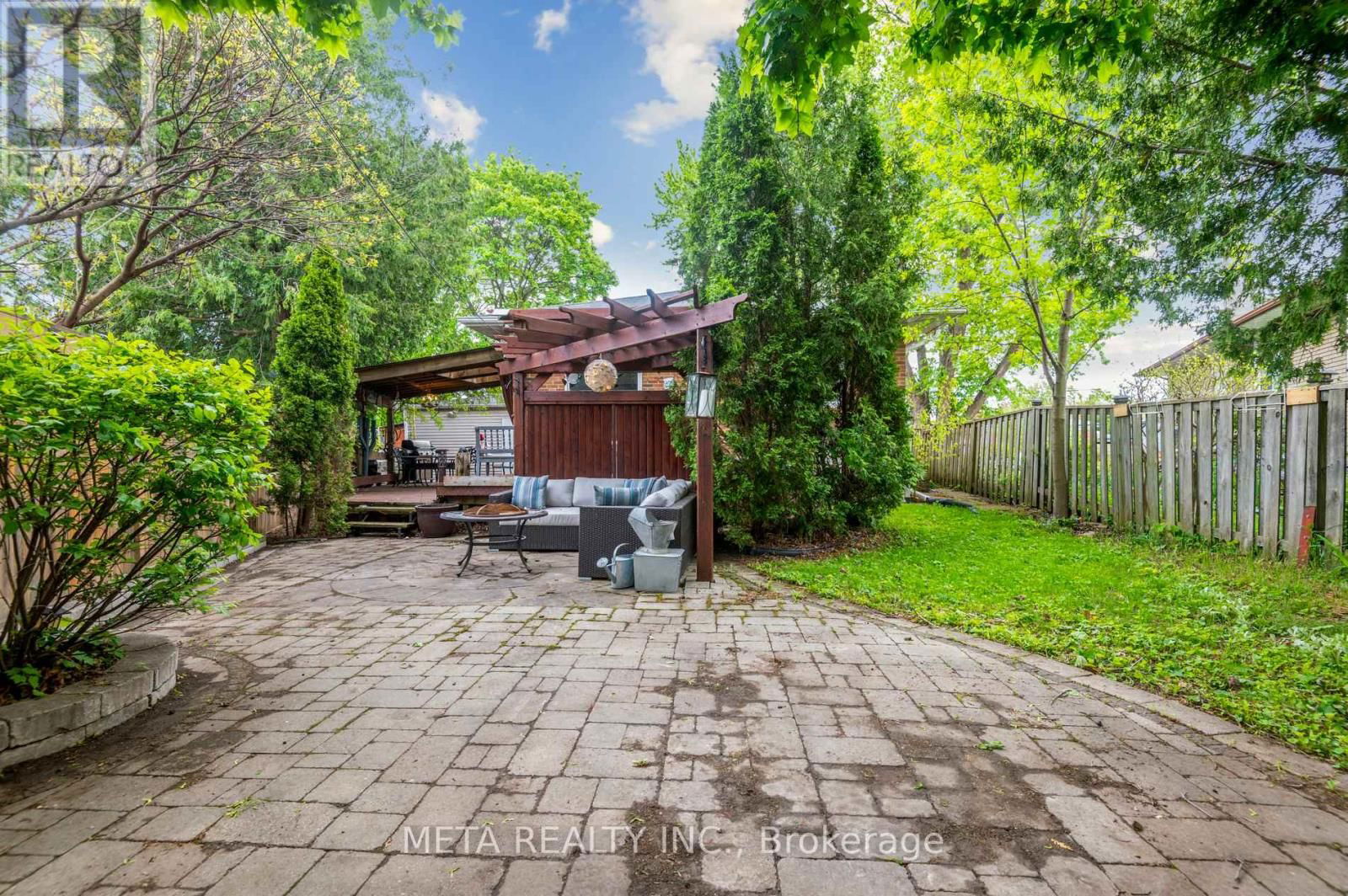 96 SHROPSHIRE DRIVE Image 39