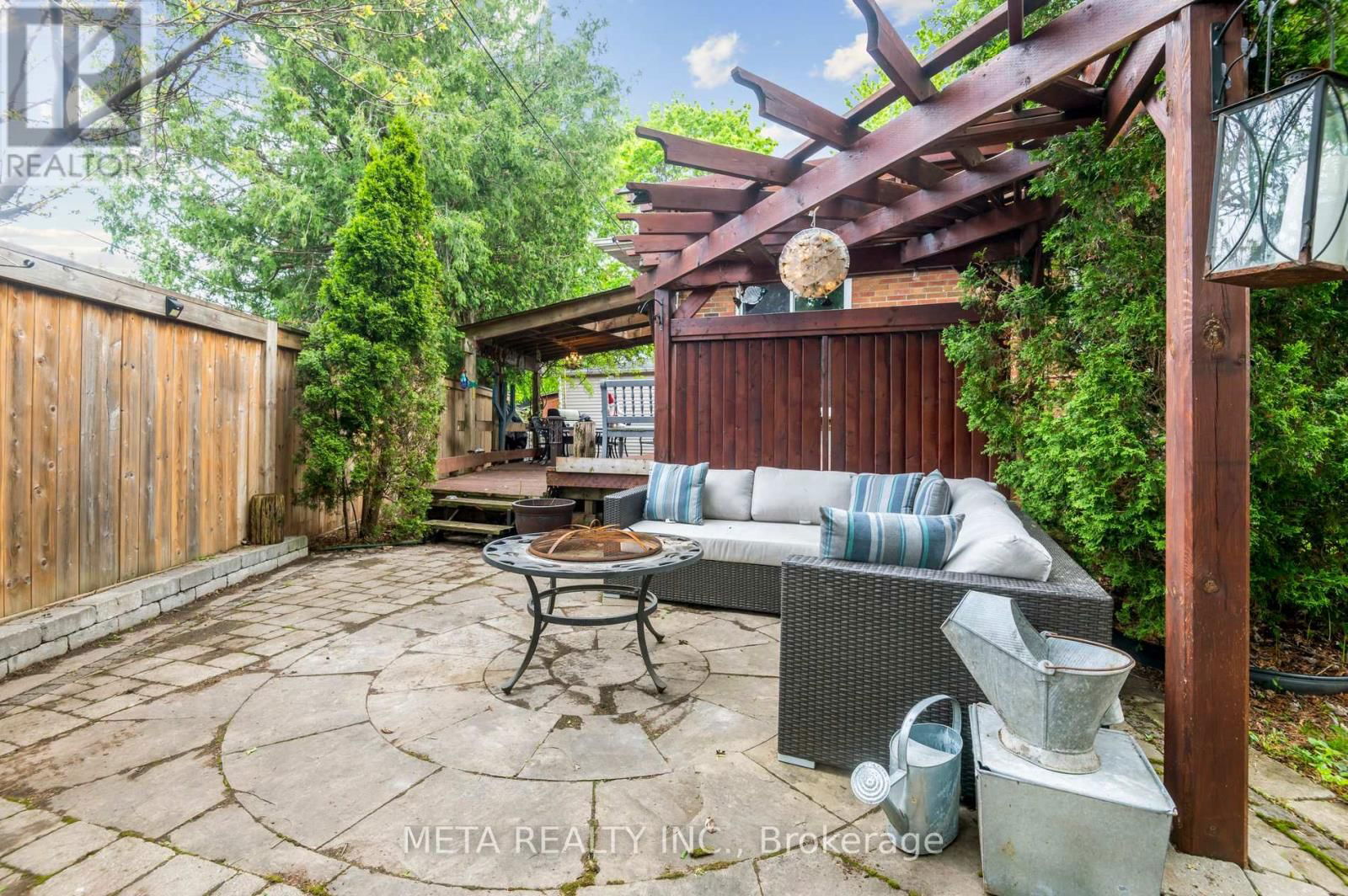 96 SHROPSHIRE DRIVE Image 40