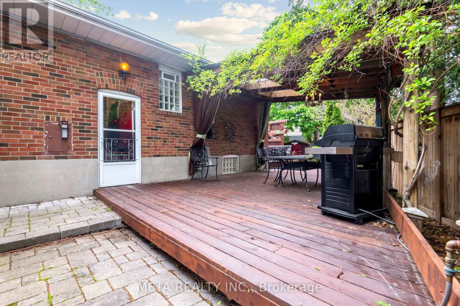 96 SHROPSHIRE DRIVE Image 46