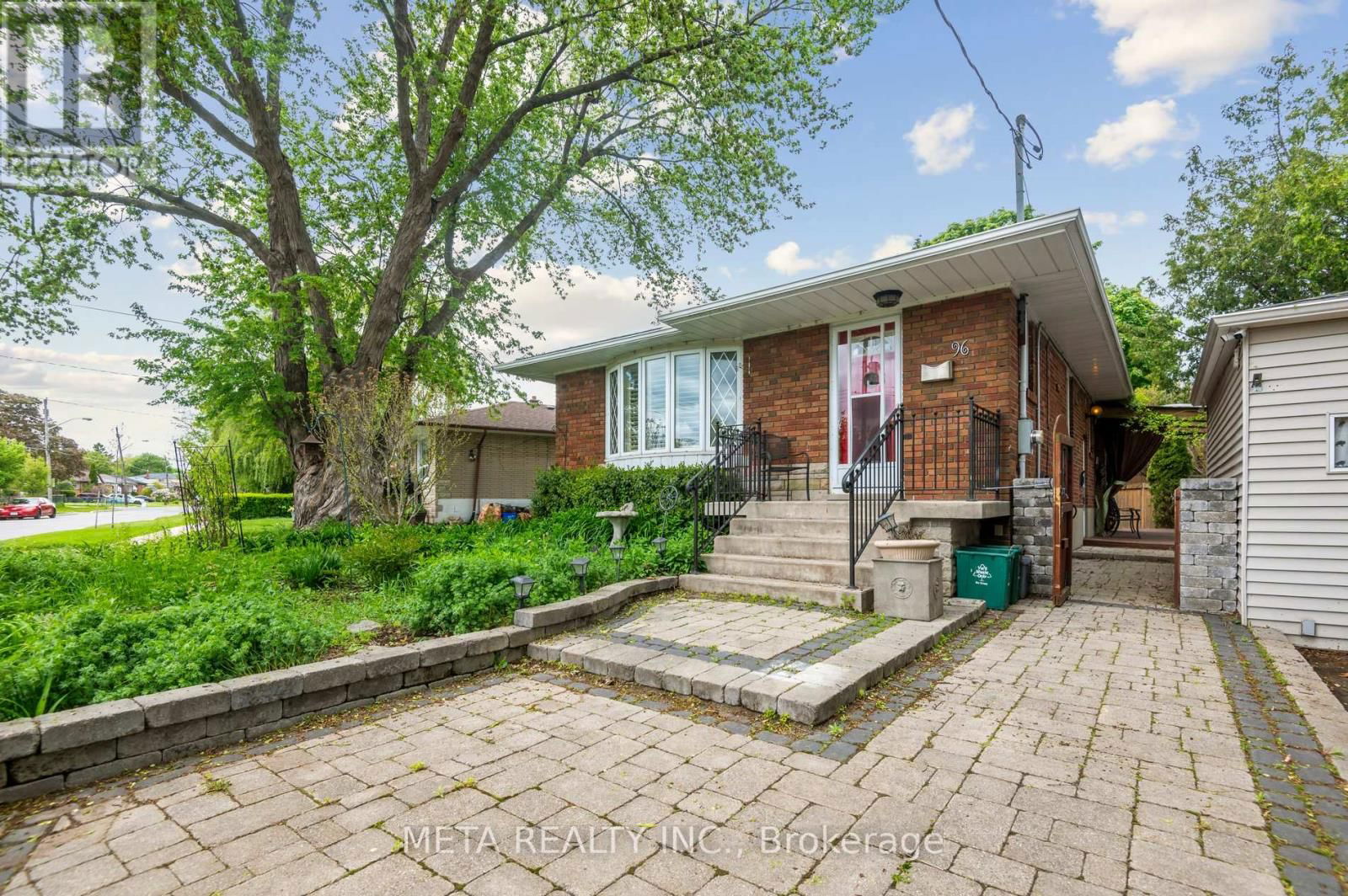96 SHROPSHIRE DRIVE Image 47