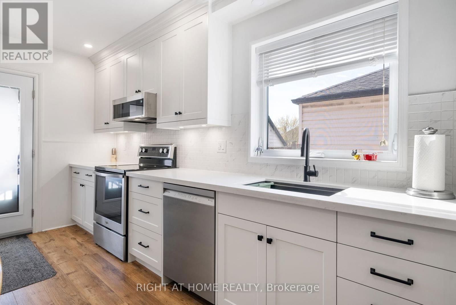 739 ALBERT STREET Image 12