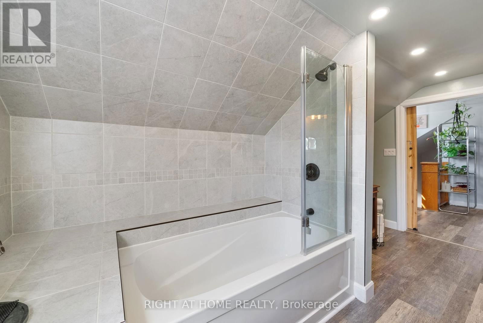 739 ALBERT STREET Image 16