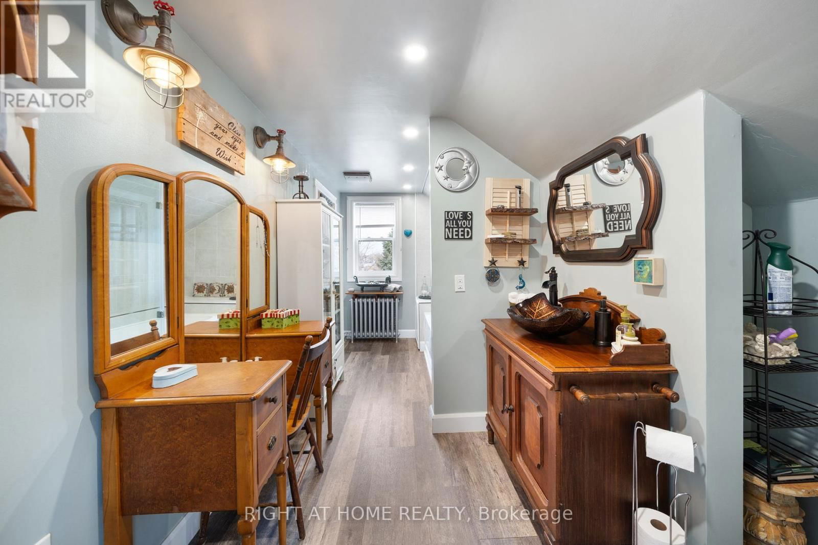 739 ALBERT STREET Image 17