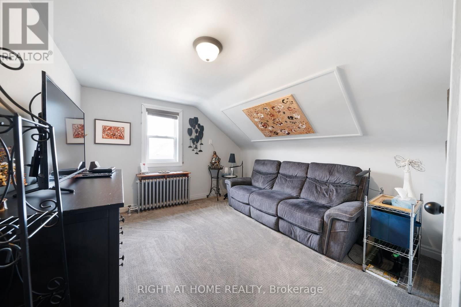 739 ALBERT STREET Image 22
