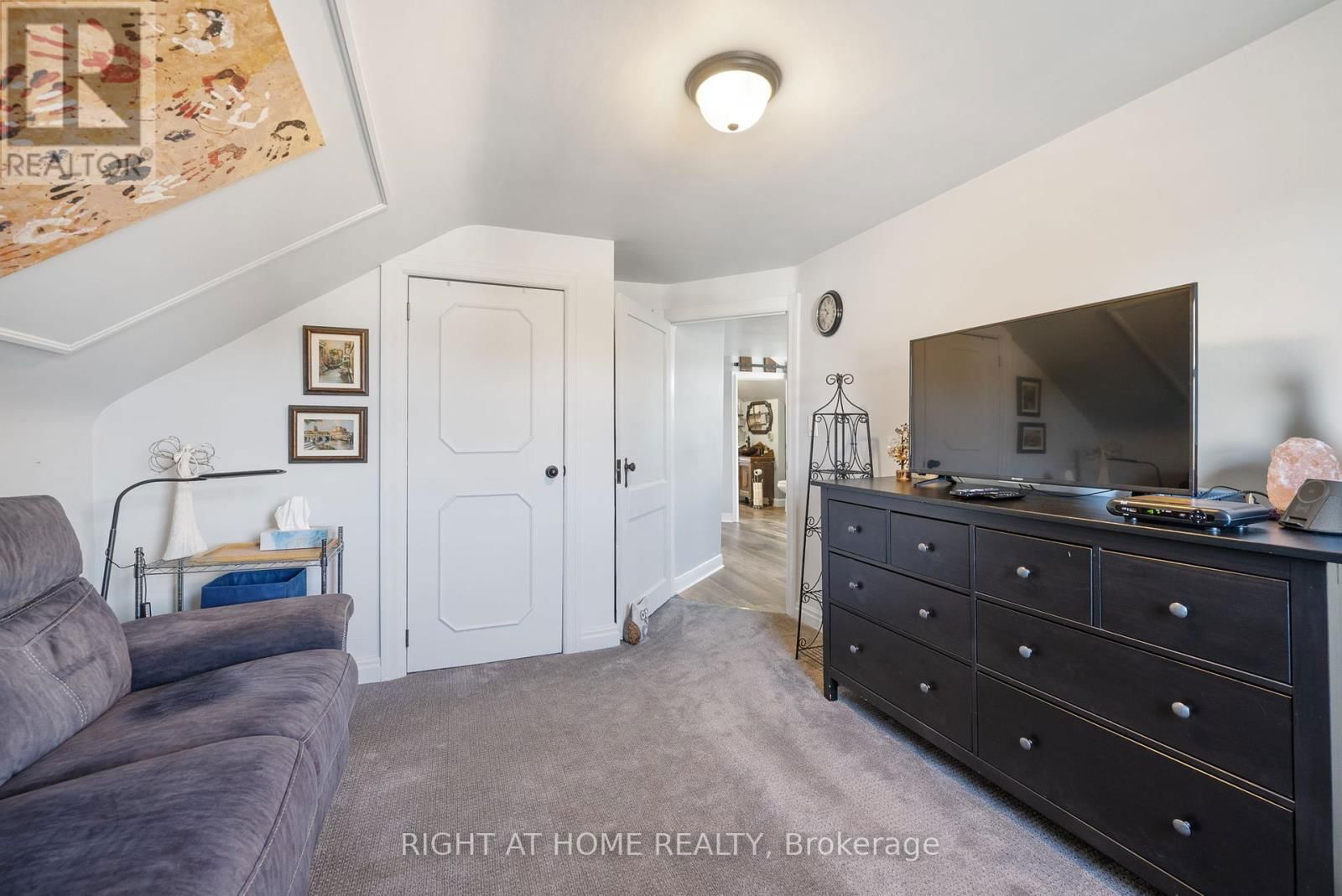 739 ALBERT STREET Image 23