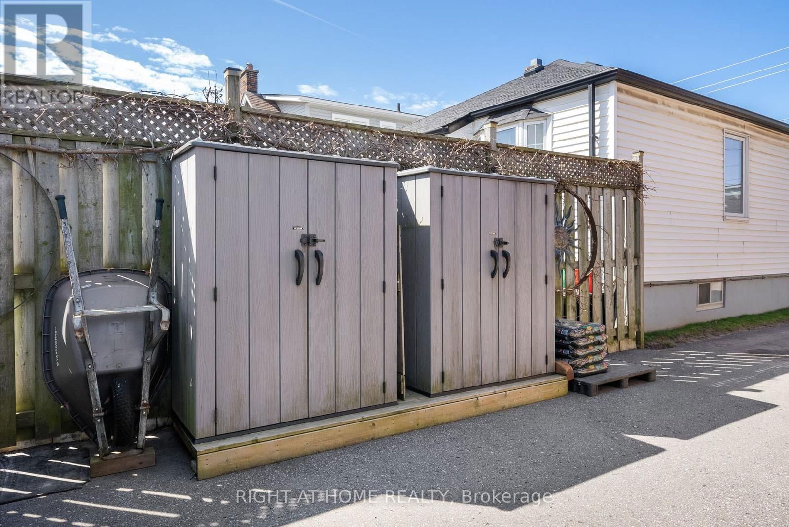 739 ALBERT STREET Image 37