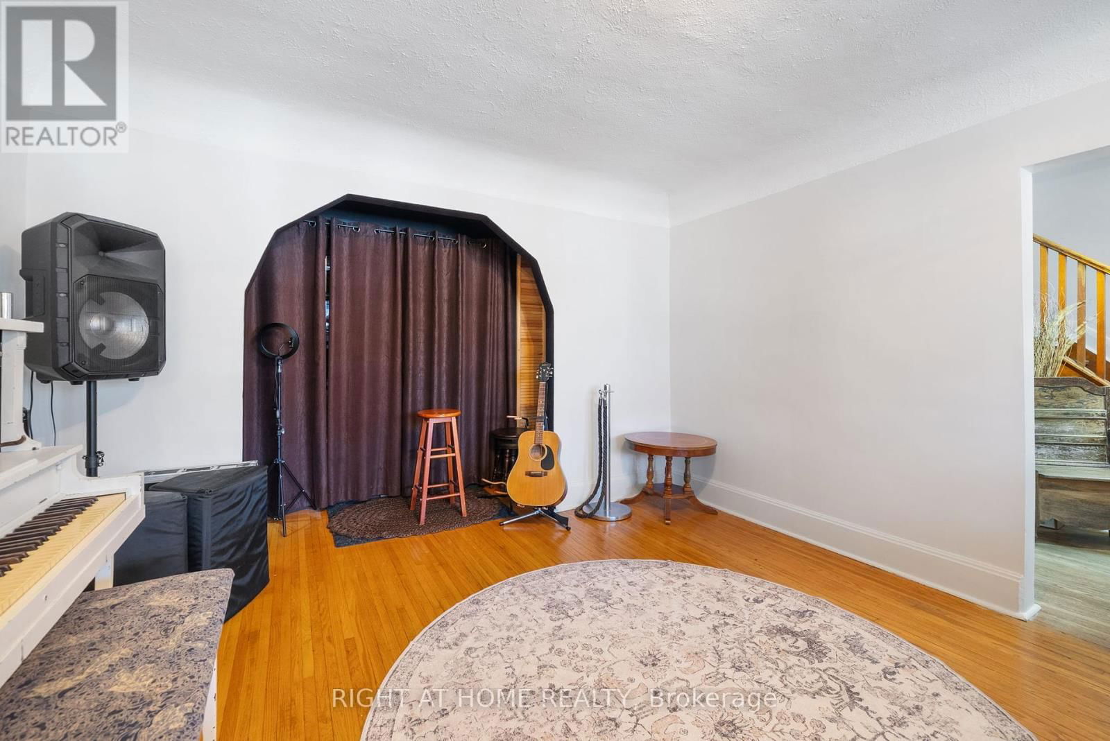 739 ALBERT STREET Image 8