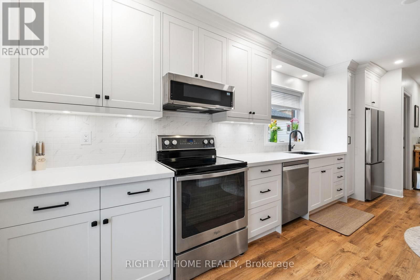 739 ALBERT STREET Image 9