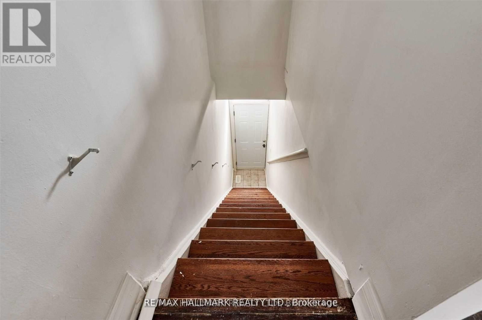 2 - 2238 KINGSTON ROAD Image 8