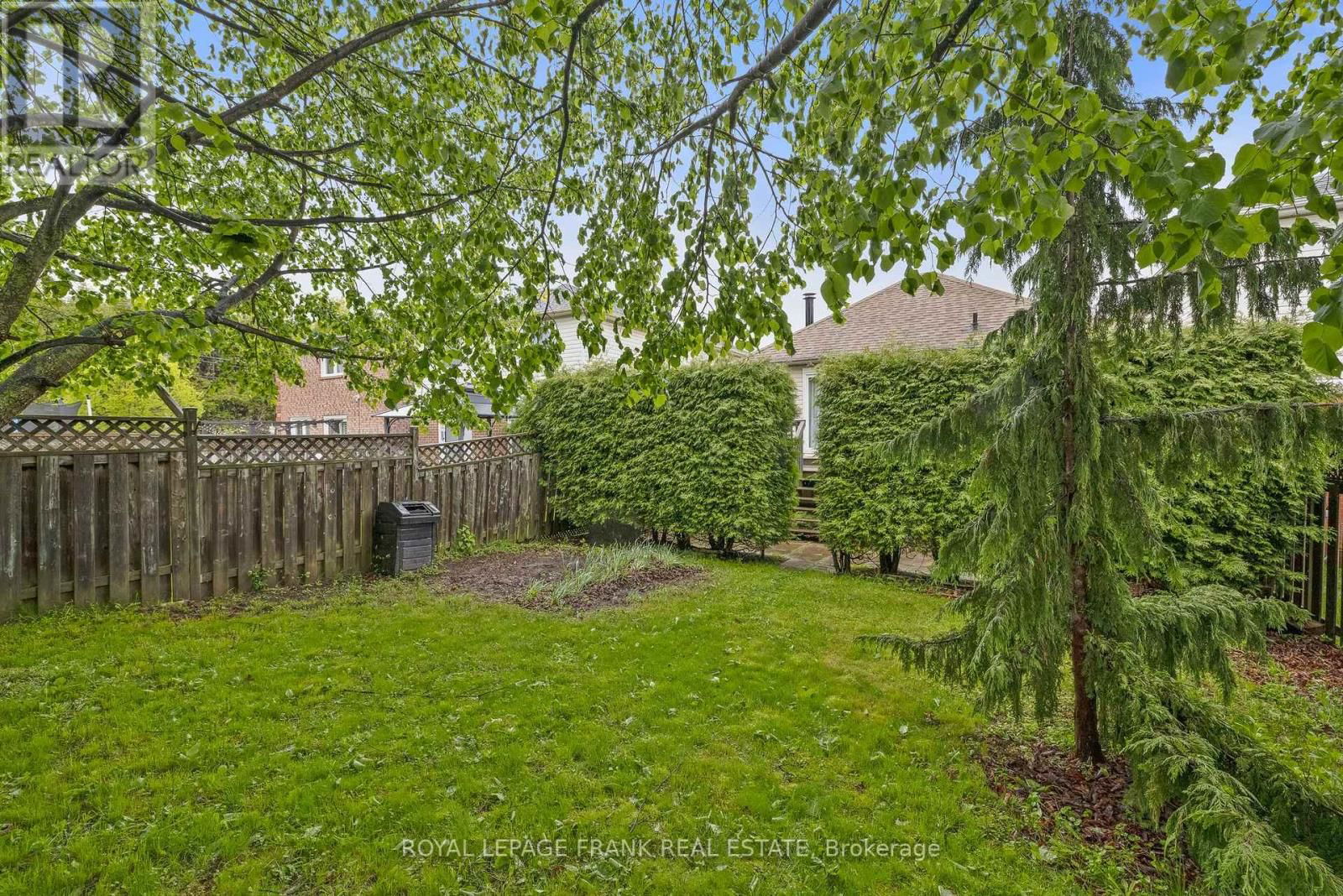 95 CHAMPINE SQUARE Image 19